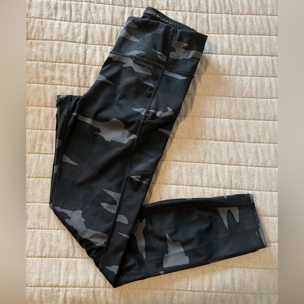Athleta camo 7/8 leggings - size M